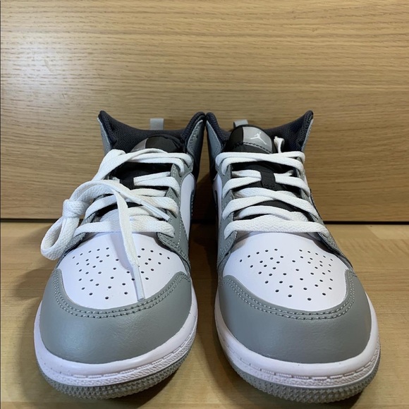 Jordan 1 Mid “Light Smoke Grey” - Picture 2 of 6
